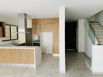 RENTA Casa en Residencial Alina, zona Carretera Nacional,  Monterrey