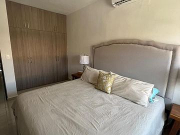 Buen Precio! Casa Remodelada de 2 dormitorios en venta en Playa del Carmen