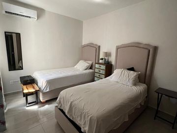 Buen Precio! Casa Remodelada de 2 dormitorios en venta en Playa del Carmen