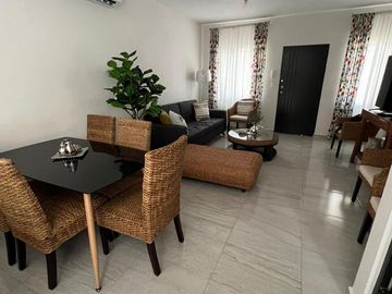 Buen Precio! Casa Remodelada de 2 dormitorios en venta en Playa del Carmen