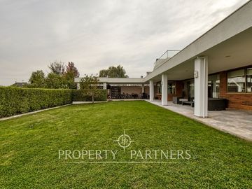 Venta de Hermosa Propiedad dentro de seguro condominio en Peñalolen