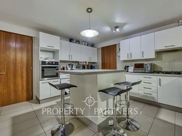 Venta de Hermosa Propiedad dentro de seguro condominio en Peñalolen