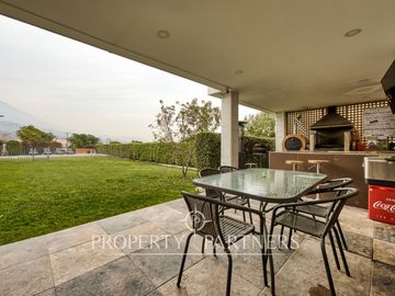Venta de Hermosa Propiedad dentro de seguro condominio en Peñalolen