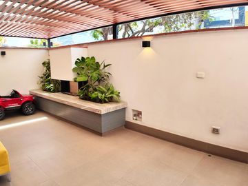 Flat en venta en 1er piso con cochera