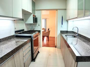 Flat en venta en 1er piso con cochera