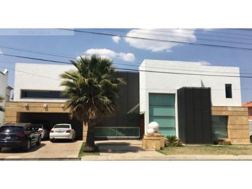 Venta de Residencia en Club de Golf Pachuca con vista al campo