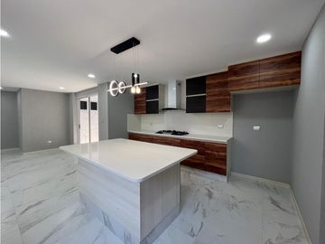 Casa En Venta Con Recamara En Planta Baja En Arboreto