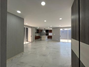 Casa En Venta Con Recamara En Planta Baja En Arboreto