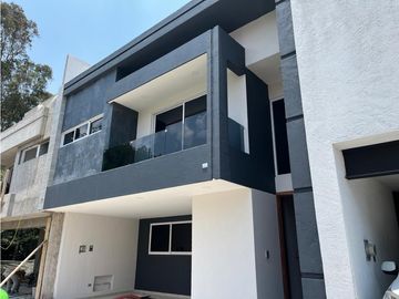 Casa En Venta Con Recamara En Planta Baja En Arboreto
