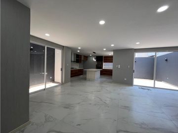 Casa En Venta Con Recamara En Planta Baja En Arboreto