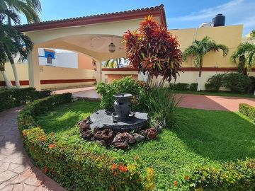 CASA EN VENTA, 3 RECAMARAS, ALBERCA COMUN. CARMEN, CAMPECHE.