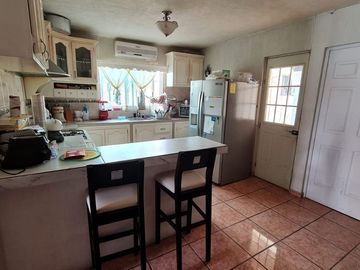 CASA EN VENTA, 3 RECAMARAS, ALBERCA COMUN. CARMEN, CAMPECHE.
