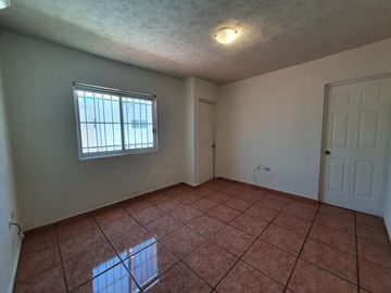 CASA EN VENTA, 3 RECAMARAS, ALBERCA COMUN. CARMEN, CAMPECHE.