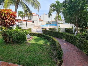 CASA EN VENTA, 3 RECAMARAS, ALBERCA COMUN. CARMEN, CAMPECHE.