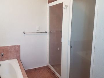 CASA EN VENTA, 3 RECAMARAS, ALBERCA COMUN. CARMEN, CAMPECHE.