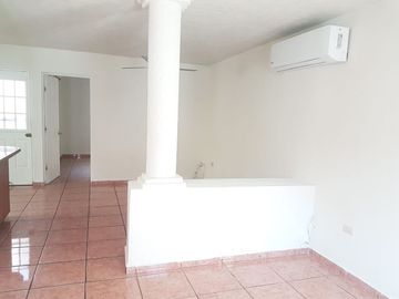 CASA EN VENTA, 3 RECAMARAS, ALBERCA COMUN. CARMEN, CAMPECHE.