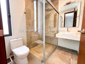 CASA EN VENTA ZONA SUR  GALERÍAS SANTA ANITA