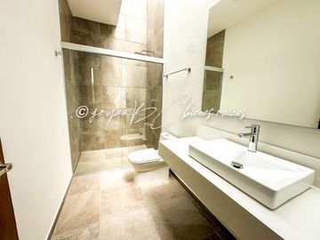 CASA EN VENTA ZONA SUR  GALERÍAS SANTA ANITA