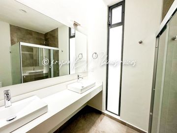 CASA EN VENTA ZONA SUR  GALERÍAS SANTA ANITA