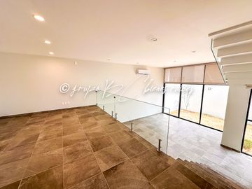 CASA EN VENTA ZONA SUR  GALERÍAS SANTA ANITA