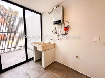 CASA EN VENTA ZONA SUR  GALERÍAS SANTA ANITA