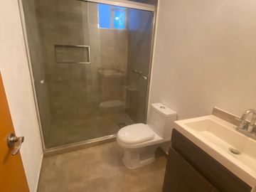 CASA EN VENTA FRACCIONAMIENTO CAMINO REAL CORREGIDORA, QRO, PRIVADA CON ALBERCA