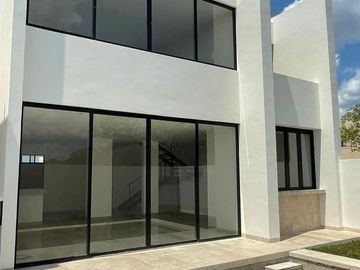 CASA EN VENTA MERIDA, 3 RECAMARAS MAS ESTUDIO EN RESIDENCIAL TAMORA