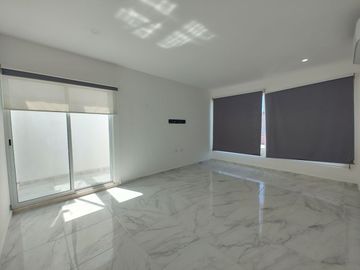 CASA EN VENTA EN HEROES DE NACOZARI, CIUDAD DEL CARMEN CAMPECHE.