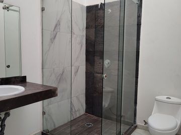 CASA EN VENTA EN HEROES DE NACOZARI, CIUDAD DEL CARMEN CAMPECHE.