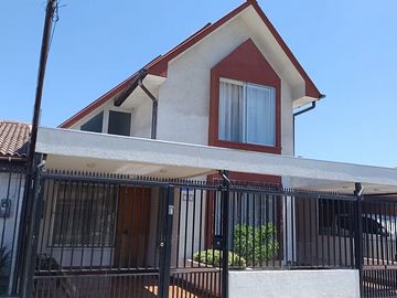 VENTA DE HERMOSA CASA Y MUY BIEN UBICADA