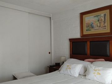 VENTA DE HERMOSA CASA Y MUY BIEN UBICADA