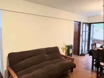 Departamento un dormitorio con patio enorme en venta en Alberdi