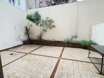 Departamento un dormitorio con patio enorme en venta en Alberdi