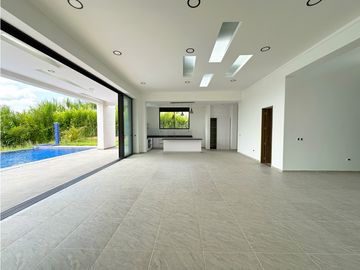 Venta de casa campestre nueva en cerritos, pereira