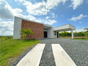 Venta de casa campestre nueva en cerritos, pereira
