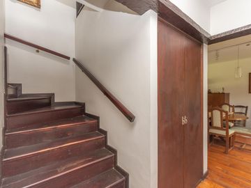 Casa en Venta en Las lomas.  Buen jardín y gran quincho con parrilla.