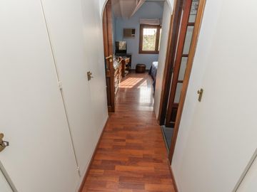Casa en Venta en Las lomas.  Buen jardín y gran quincho con parrilla.
