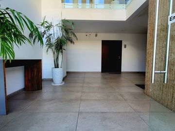 VENTA DEPARTAMENTO 2D con VISTA A CUMBAYA, Urb. Miravalle. G.Be.Aqt.