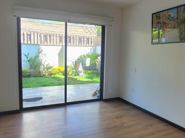 VENTA DEPARTAMENTO 2D con VISTA A CUMBAYA, Urb. Miravalle. G.Be.Aqt.