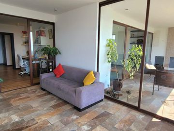 VENTA DEPARTAMENTO 2D con VISTA A CUMBAYA, Urb. Miravalle. G.Be.Aqt.