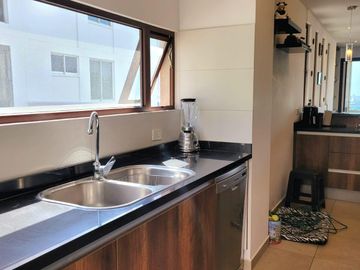 VENTA DEPARTAMENTO 2D con VISTA A CUMBAYA, Urb. Miravalle. G.Be.Aqt.