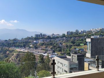 VENTA DEPARTAMENTO 2D con VISTA A CUMBAYA, Urb. Miravalle. G.Be.Aqt.