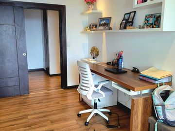 VENTA DEPARTAMENTO 2D con VISTA A CUMBAYA, Urb. Miravalle. G.Be.Aqt.