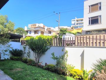 VENTA DEPARTAMENTO 2D con VISTA A CUMBAYA, Urb. Miravalle. G.Be.Aqt.