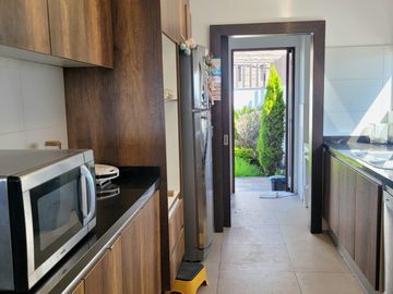 VENTA DEPARTAMENTO 2D con VISTA A CUMBAYA, Urb. Miravalle. G.Be.Aqt.