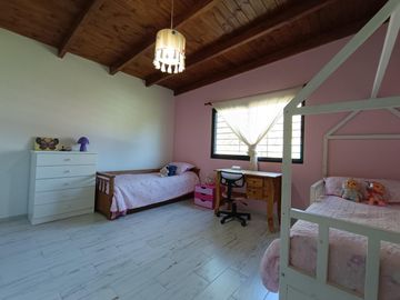 VENTA/PERMUTA- Casa 3 dormitorios con jardín y piscina - Funes Town, Funes