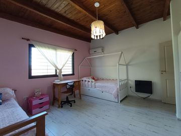 VENTA/PERMUTA- Casa 3 dormitorios con jardín y piscina - Funes Town, Funes