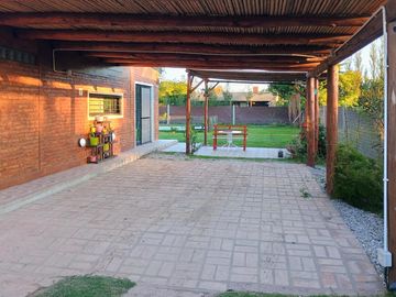 VENTA/PERMUTA- Casa 3 dormitorios con jardín y piscina - Funes Town, Funes