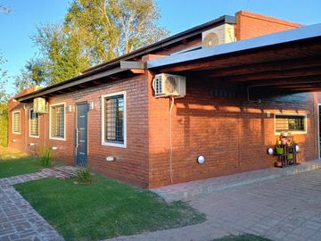 VENTA/PERMUTA- Casa 3 dormitorios con jardín y piscina - Funes Town, Funes