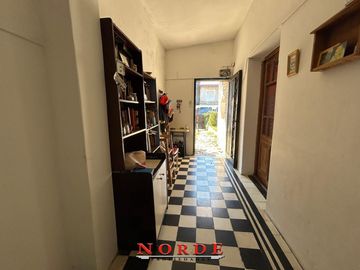 VENTA • MATADEROS • CASA EN LOTE PROPIO • 6 AMBIENTES • TERRAZA • OPORTUNIDAD